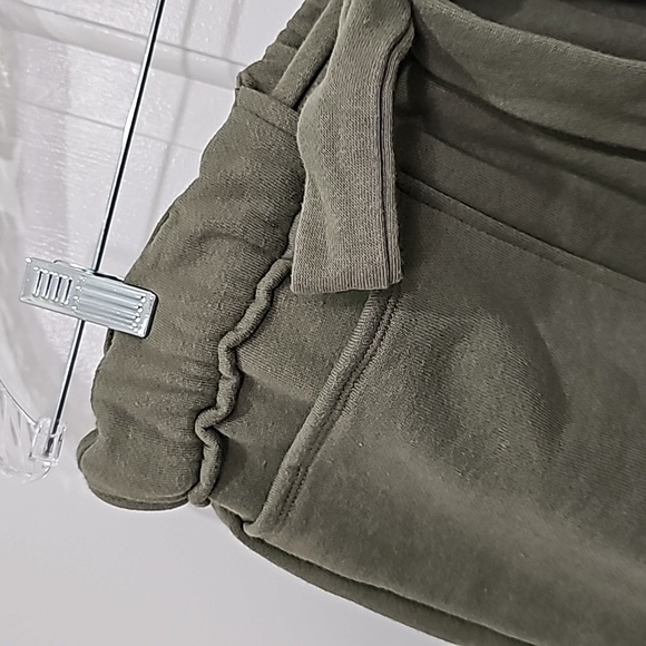 Forever 21+ Army Green Paperbag SweatShirt Shorts Size 2x - Picture 5 of 10